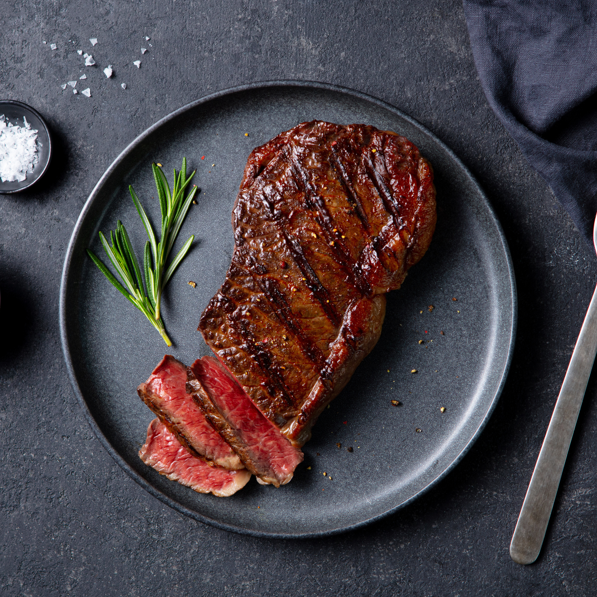 14 oz Boneless Center Cut KC Strip Steak Dry-Aged – USDA Upper Choice / Best Beef Silver